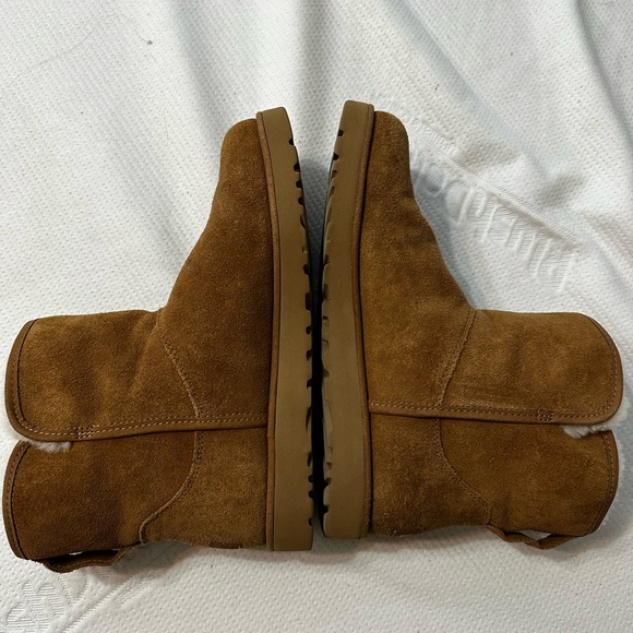 UGGs - Picture 3 of 4